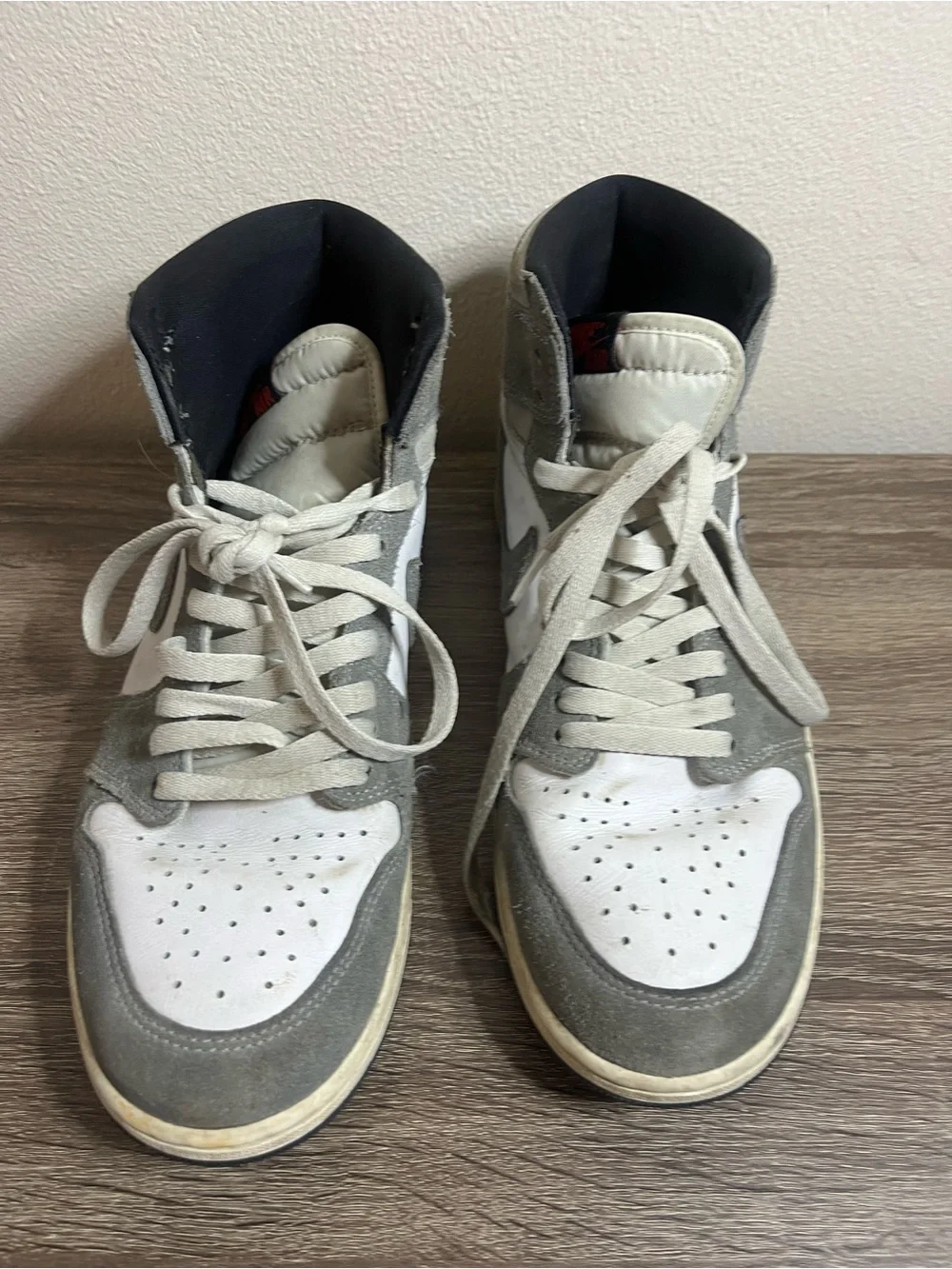 Nike Men’s Suede Gray and White Hi-Top Sneakers 🌵10.5